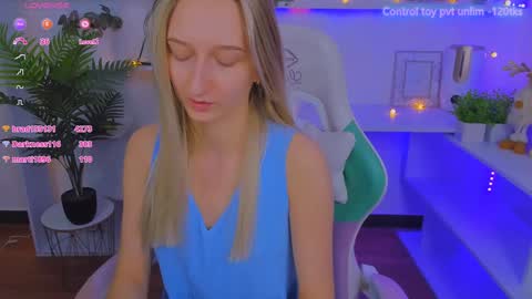 Snapshot of _ri_na_ chatting on December 26, 12:49 pm I am Rina online show from December 26, 12:49 pm