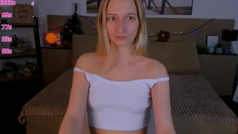 Snapshot of _ri_na_ chatting on January 7, 12:31 pm I am Rina online show from January 7, 12:31 pm