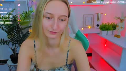 Snapshot of _ri_na_ chatting on January 24, 9:49 am I am Rina online show from January 24, 9:49 am