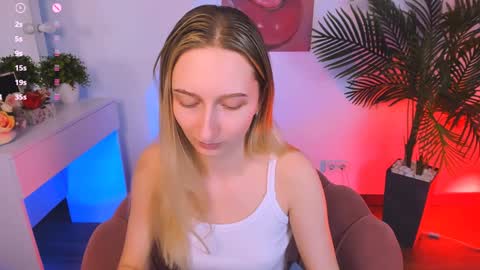 Snapshot of _ri_na_ chatting on January 31, 12:40 pm I am Rina online show from January 31, 12:40 pm