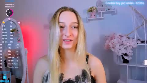 Snapshot of _ri_na_ chatting on February 15, 6:44 am I am Rina online show from February 15, 6:44 am