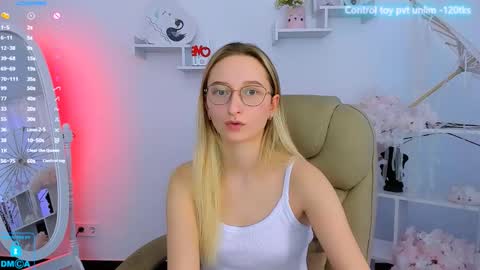 Snapshot of _ri_na_ chatting on February 27, 9:43 am I am Rina online show from February 27, 9:43 am