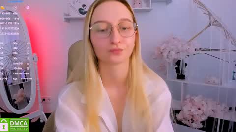 Snapshot of _ri_na_ chatting on March 1, 12:34 pm I am Rina online show from March 1, 12:34 pm