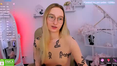 Snapshot of _ri_na_ chatting on March 5, 10:55 am I am Rina online show from March 5, 10:55 am