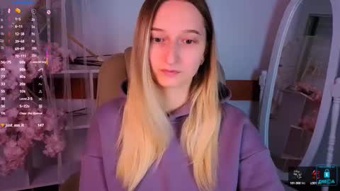 Snapshot of _ri_na_ chatting on October 12, 5:39 am I am Rina online show from October 12, 5:39 am