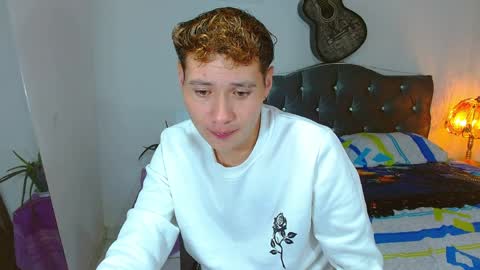 santi online show from April 7, 1:28 am