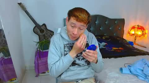 santi online show from April 23, 2:46 am