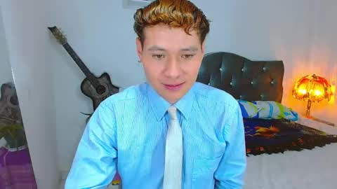 santi online show from April 24, 11:29 pm