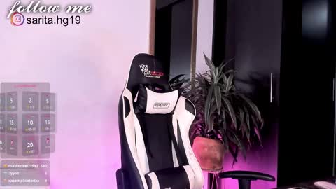 Snapshot of _sara_hernandez chatting on February 28, 10:09 am Sara  intagram online show from February 28, 10:09 am