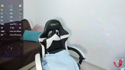 Snapshot of _sarah_banks chatting on December 18, 2:06 am Ms. JONES online show from December 18, 2:06 am