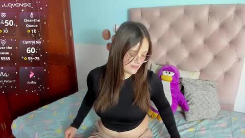 Snapshot of _sarahh_0hh chatting on February 18, 1:44 pm Sarah online show from February 18, 1:44 pm