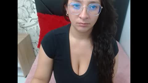 _saraximena_ online show from April 23, 6:58 am