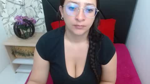 _saraximena_ online show from May 28, 6:21 am