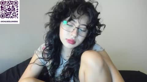 Snapshot of _scarletgirl_ chatting on May 1, 3:11 am Chloee online show from May 1, 3:11 am