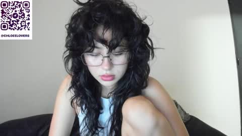 Snapshot of _scarletgirl_ chatting on May 4, 2:07 am Chloee online show from May 4, 2:07 am