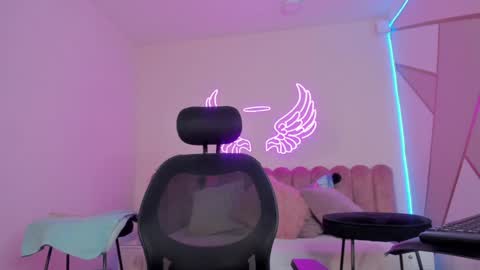 Snapshot of _scarletmoore chatting on January 8, 9:53 am Scarlett online show from January 8, 9:53 am