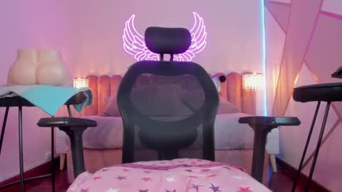 Snapshot of _scarletmoore chatting on February 21, 1:22 pm Scarlett online show from February 21, 1:22 pm