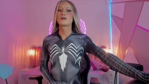 Snapshot of _scarletmoore chatting on March 8, 8:11 am Scarlett online show from March 8, 8:11 am