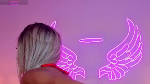 Snapshot of _scarletmoore chatting on September 25, 7:23 am Scarlett online show from September 25, 7:23 am