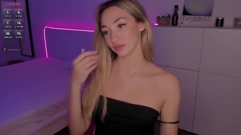 Kat online show from November 7, 8:20 pm