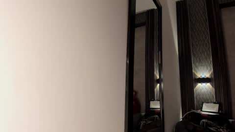 Selene online show from December 5, 1:52 pm