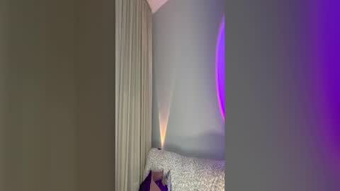 Snapshot of _sensualkitten_ chatting on June 17, 6:31 pm Laura online show from June 17, 6:31 pm