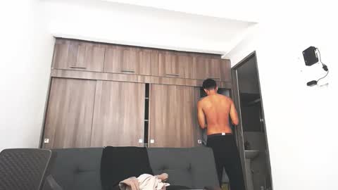 Juan Pablo-independent model online show from April 9, 8:14 pm