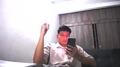 Juan Pablo-independent model online show from April 15, 12:39 am