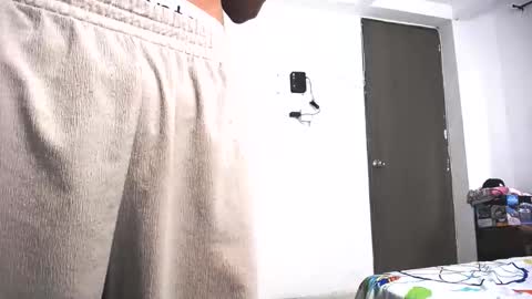 Juan Pablo-independent model online show from April 20, 9:05 pm