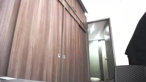 Juan Pablo-independent model online show from April 21, 5:28 pm