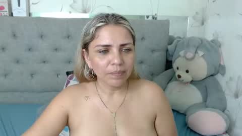 Snapshot of _sexyredhead_ chatting on January 5, 6:35 pm KATA online show from January 5, 6:35 pm