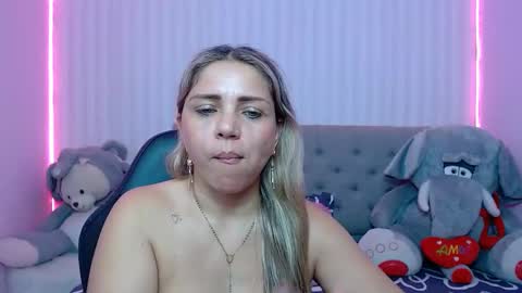 Snapshot of _sexyredhead_ chatting on February 9, 3:23 pm KATA online show from February 9, 3:23 pm