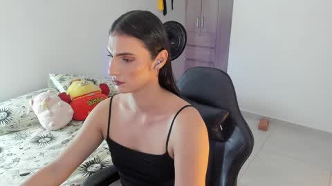 Snapshot of _shantallskinny_ chatting on May 25, 5:02 am Shantall online show from May 25, 5:02 am