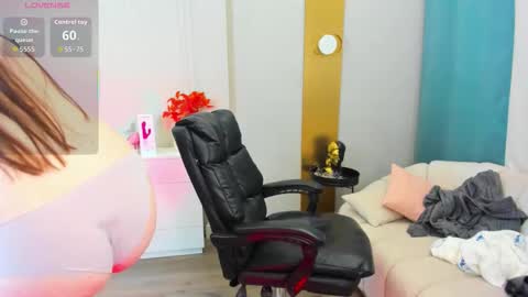 Snapshot of _shy_jenny_ chatting on November 10, 12:53 am Shy Jenny online show from November 10, 12:53 am