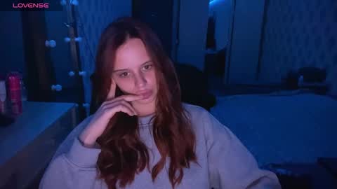 Snapshot of _slutty_fox_ chatting on September 15, 9:37 pm Alice online show from September 15, 9:37 pm
