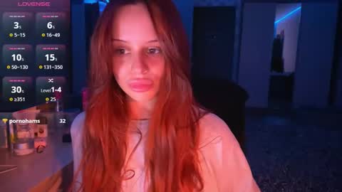 Snapshot of _slutty_fox_ chatting on September 23, 6:11 pm Alice online show from September 23, 6:11 pm