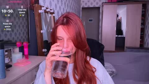 Snapshot of _slutty_fox_ chatting on September 24, 6:39 am Alice online show from September 24, 6:39 am