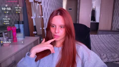Snapshot of _slutty_fox_ chatting on September 25, 12:31 pm Alice online show from September 25, 12:31 pm