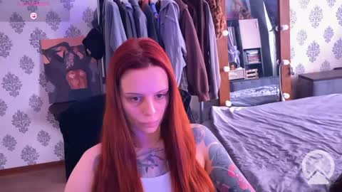 Snapshot of _slutty_fox_ chatting on May 1, 1:05 pm Alice online show from May 1, 1:05 pm