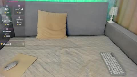 Snapshot of _smetanka_ chatting on February 8, 6:01 pm _smetanka_ online show from February 8, 6:01 pm