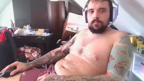 _smiley_bear27 online show from November 6, 4:13 am