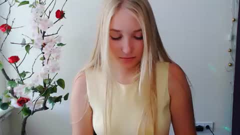Snapshot of _snow_queen__ chatting on June 20, 12:30 pm Rachel online show from June 20, 12:30 pm