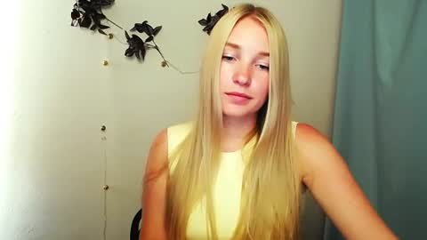 Snapshot of _snow_queen__ chatting on June 23, 4:16 pm Rachel online show from June 23, 4:16 pm