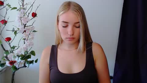 Snapshot of _snow_queen__ chatting on June 25, 7:24 am Rachel online show from June 25, 7:24 am