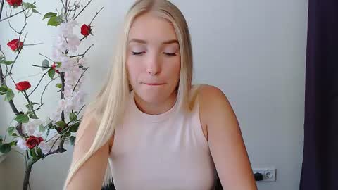 Snapshot of _snow_queen__ chatting on July 2, 12:00 pm Rachel online show from July 2, 12:00 pm