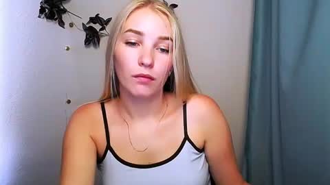 Snapshot of _snow_queen__ chatting on July 4, 9:48 am Rachel online show from July 4, 9:48 am