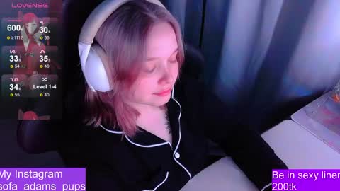Snapshot of _sofia_adam_ chatting on May 6, 6:19 am pups online show from May 6, 6:19 am