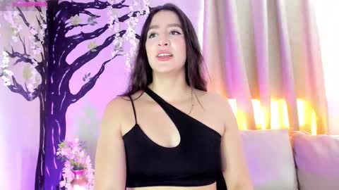 Snapshot of _sofia_cruz chatting on September 9, 7:35 pm    640  200   online show from September 9, 7:35 pm
