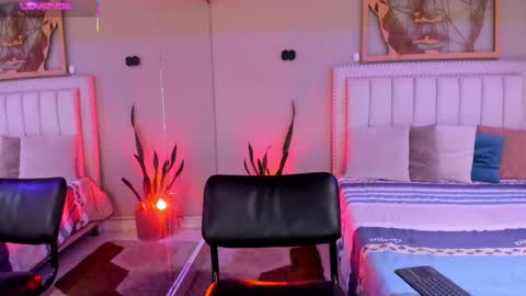 Snapshot of _sofia_cruz chatting on September 11, 8:09 pm    640  200   online show from September 11, 8:09 pm