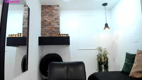 Snapshot of _sofia_cruz chatting on September 13, 7:35 pm    640  200   online show from September 13, 7:35 pm